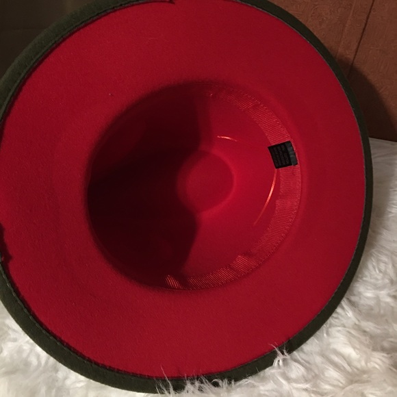 Oliver green hat red bottom - Picture 2 of 2